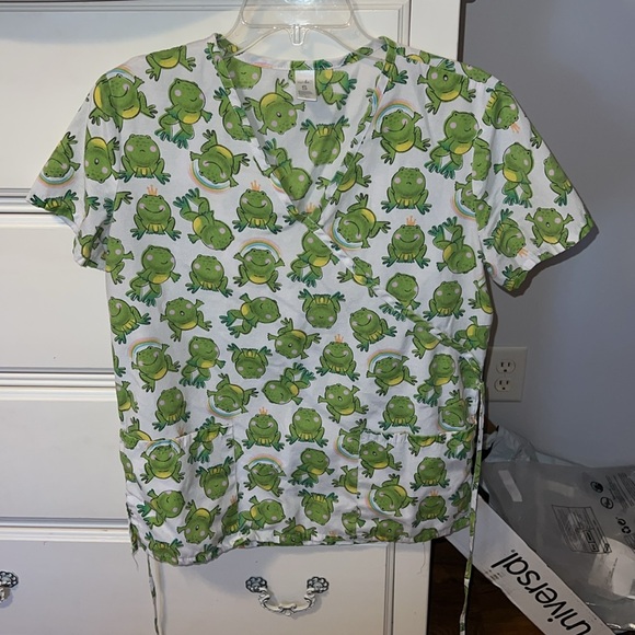 Frog scrub top! - Picture 2 of 8